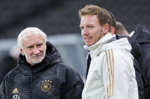 Rudi Völler (l.), Direktor der deutschen Nationalmannschaft, und Trainer Julian Nagelsmann: Was kommt da auf die beiden zu?