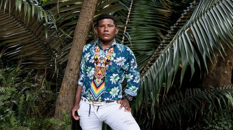 Manuel Ranoque vor einer Palme