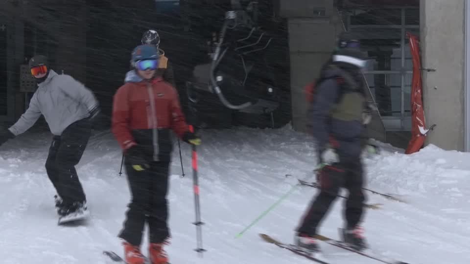 Video: "Endlich wieder Powder" - Skistart auf der Zugspitze