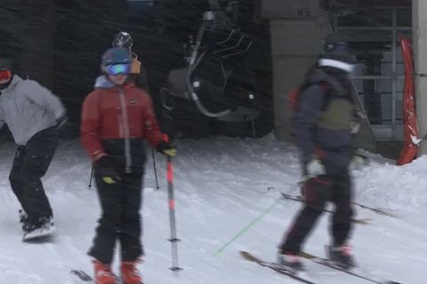 Video: "Endlich wieder Powder" - Skistart auf der Zugspitze