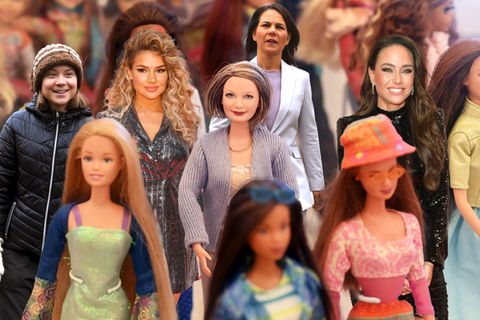 einige Prominente stehen zwischen Barbiepuppen