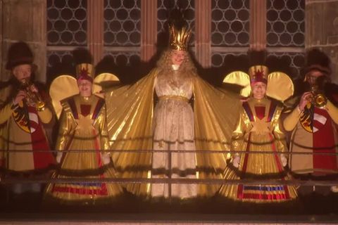 Video: "Geht nicht ohne" - Christkind eröffnet Nürnberger Weihnachtsmarkt