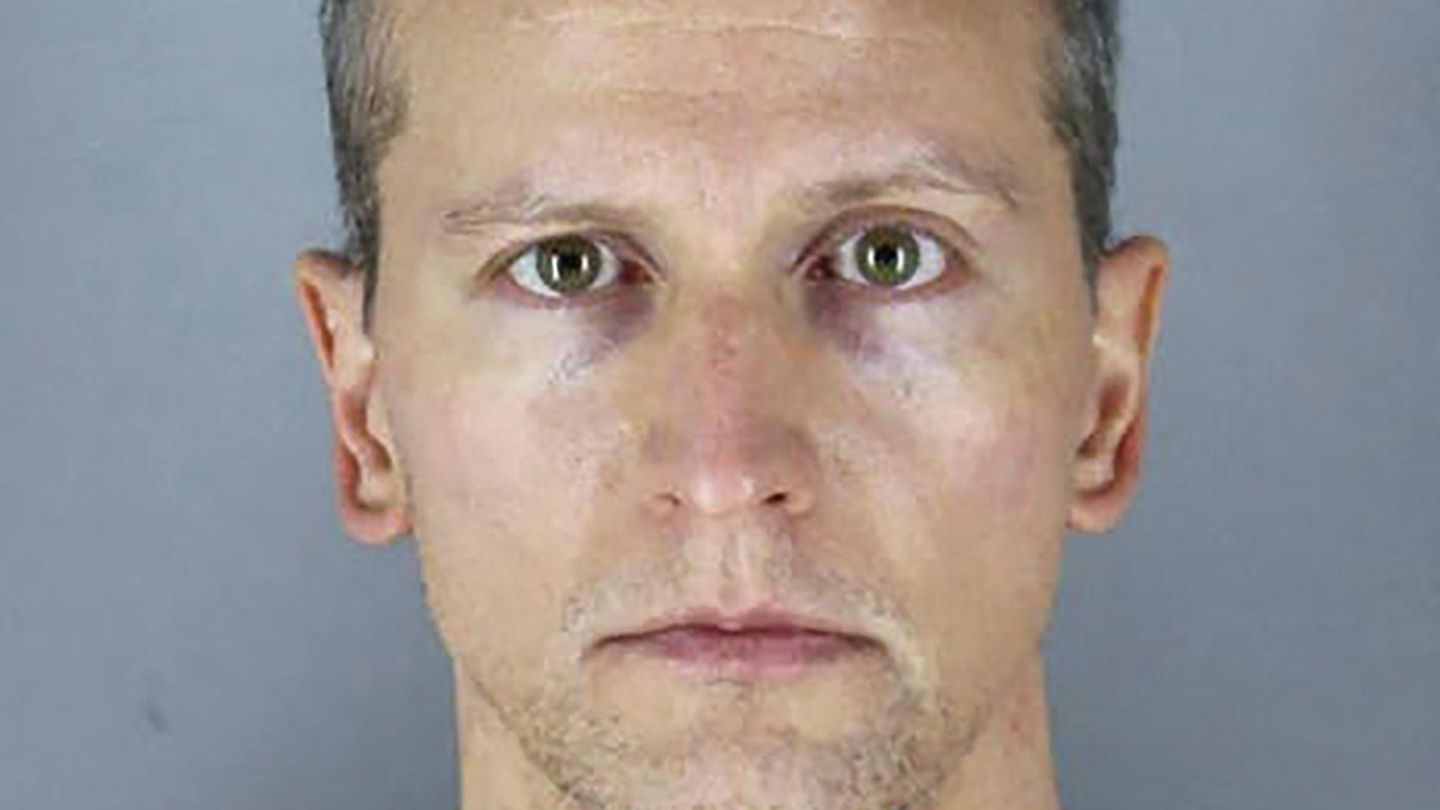 Derek Chauvin Mithäftling stach 22 Mal auf Floyds Mörder ein