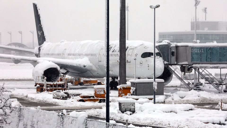 Schnee Und Verkehrschaos: So War Das Winter-Wochenende In Deutschland ...