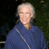 Die US-amerikanische Schauspielerin starb am 27. November im Alter von 93 Jahren in New Rochelle (US-Staat New York). Sie hinterlässt sechs Kinder, neun Enkel und zwei Großenkel. Sternhagen, die mit ihren Bühnenauftritten in den Stücken "The Good Doctor" (1974) und "The Heiress" (1995) angesehene Tony-Preise gewann, war auch ein Fernsehstar. In der Hitserie "Cheers" spielte sie die herrische Mutter-Figur Esther Clavin, in "Sex and the City" die versnobte Bunny MacDougal, die ihrer Schwiegertochter Charlotte (Kristin Davis) das Leben schwer macht. Sie wirkte auch in "Emergency Room – Die Notaufnahme" oder "The Closer" mit. Sternhagen stand zudem häufiger vor Filmkameras, etwa mit Sean Connery für "Outland – Planet der Verdammten" (1981), in dem Thriller "Misery", der Filmkomödie "Julie & Julia" oder zuletzt 2014 an der Seite von Michael Douglas und Diane Keaton in der Romanze "Das grenzt an Liebe".