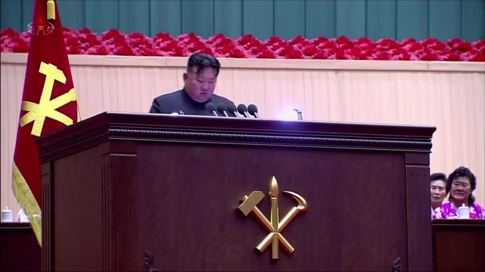 Video: Nordkoreanischer Führer fordert Maßnahmen gegen Geburtenrückgang Video: Nordkoreanischer Führer fordert Maßnahmen gegen Geburtenrückgang
