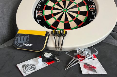 Geschenke für Dartspieler: Board, Darts, Tasche und Maßband
