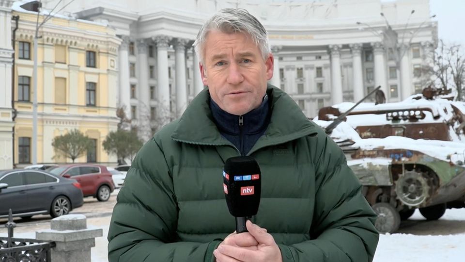 Hinter den Kulissen Kiews brodelt es auch innenpolitisch. Der Konflikt zwischen Bürgermeister Klitschko und Präsident Selenskyj kocht hoch, wie Reporter Jürgen Weichert berichtet.