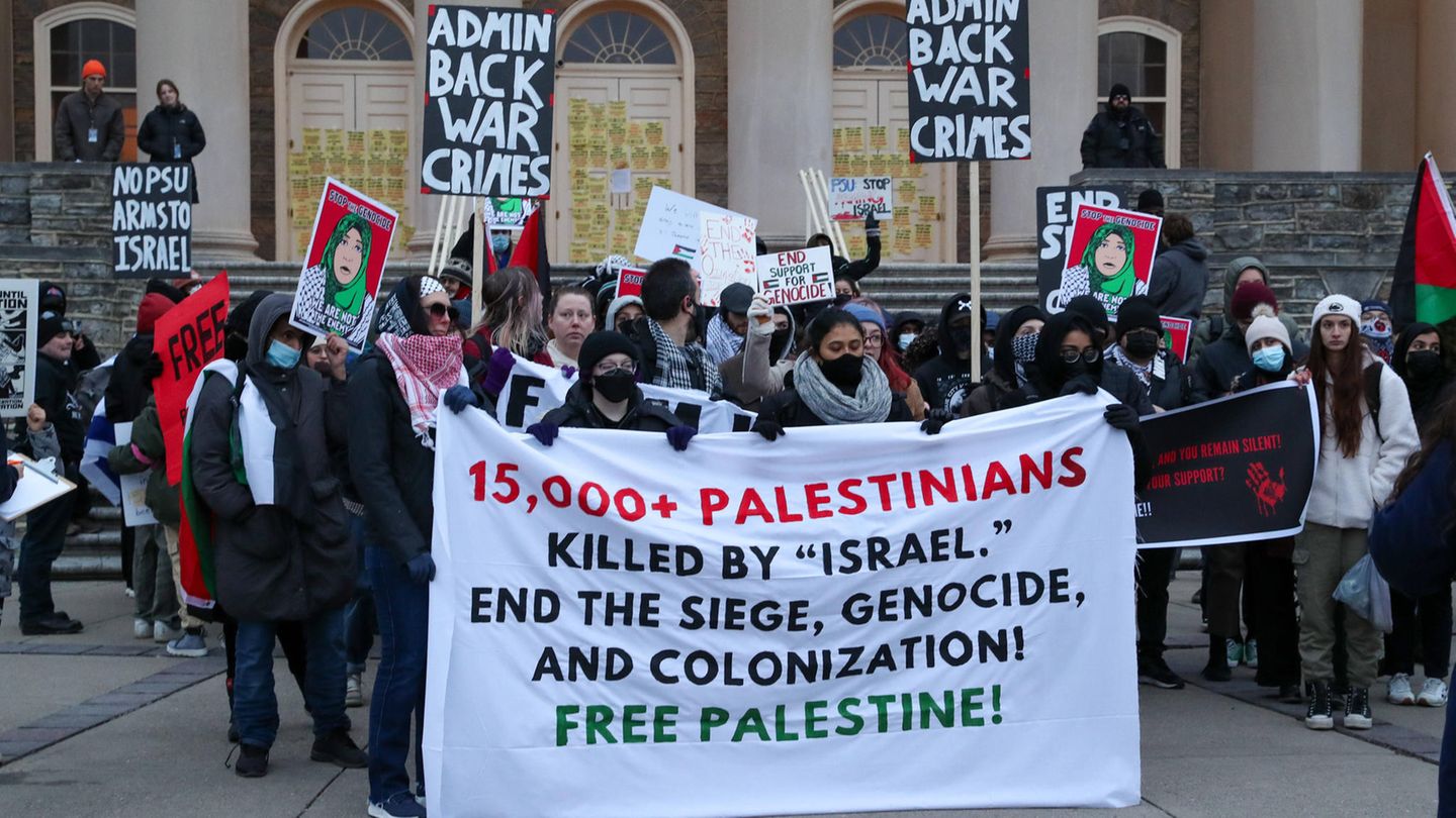 Harvard, Princeton, Pennsylvania: Studierende von der Pennsylvania State University demonstrieren für ein "Ende der Belagerung, des Genozids und der Kolonalisierung" von Palästina Studierende von der Pennsylvania State University demonstrieren für ein "Ende der Belagerung, des Genozids und der Kolonalisierung" von Palästina