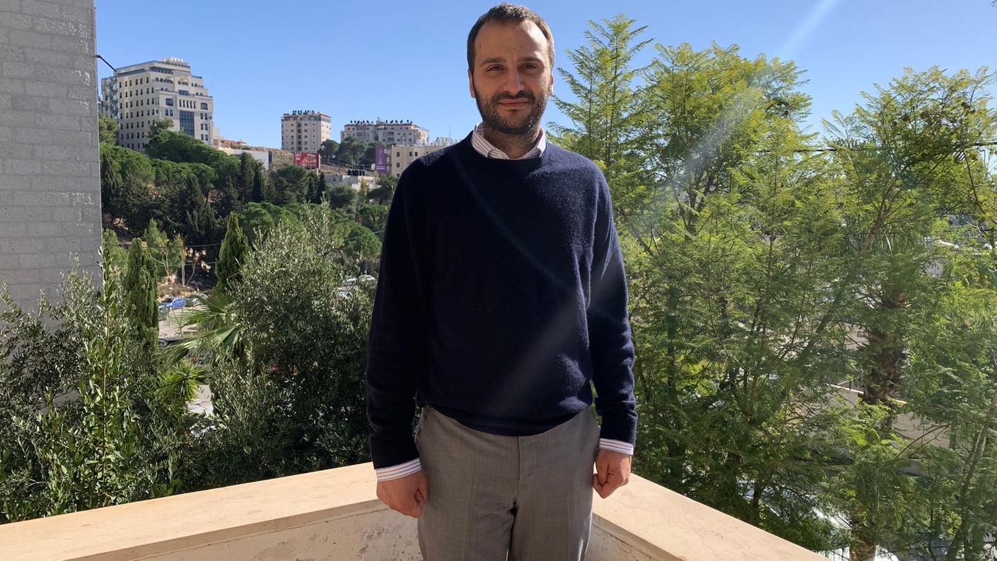 Samer Said auf der Terrasse des Awrad-Instituts in Ramallah im Westjordanland