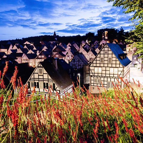 Freudenberg im Siegerland bei Einbruch der Nacht