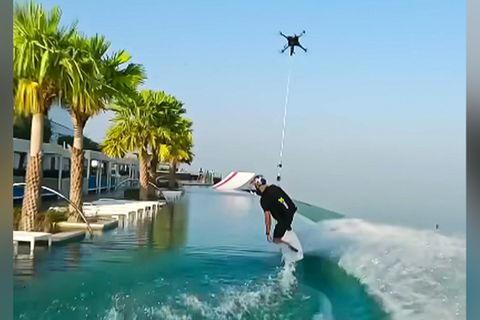 Wakeskater rast an Drohne durch Infinity-Pool – dann geht es 300 Meter in die Tiefe