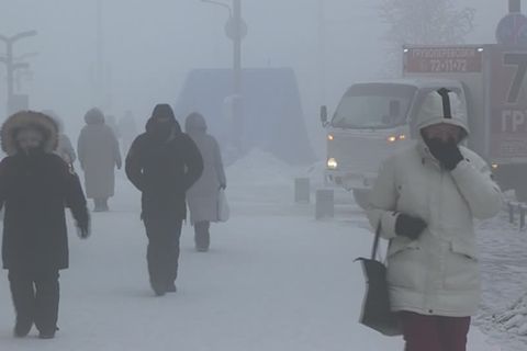 Video: Warme Kleidung und gute Laune: So lebt es sich bei -58 Grad Celsius