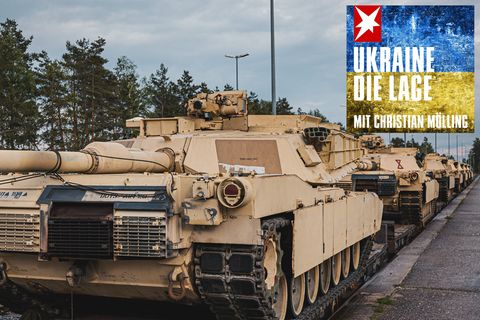 US-Panzer vom Typ M1A1 Abrams warten auf ihre Entladung