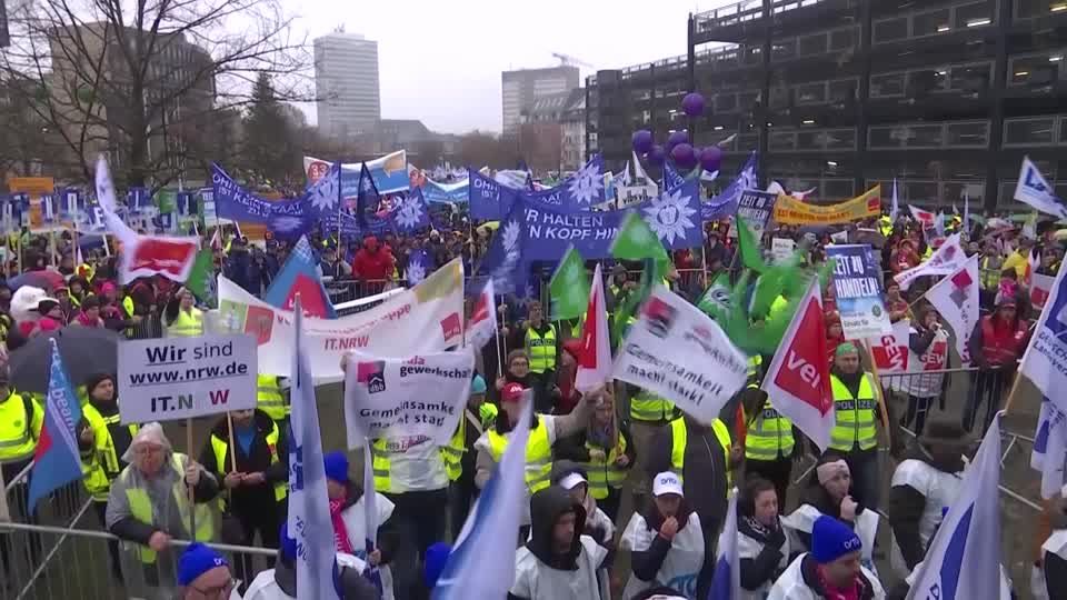 Video: Beschäftigte im öffentlichen Dienst demonstrieren für höhere Löhne