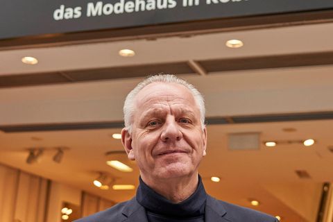 Friedrich-Wilhelm Goebel im März 2023 vor einer neu eröffneten Aachener-Filiale in Koblenz
