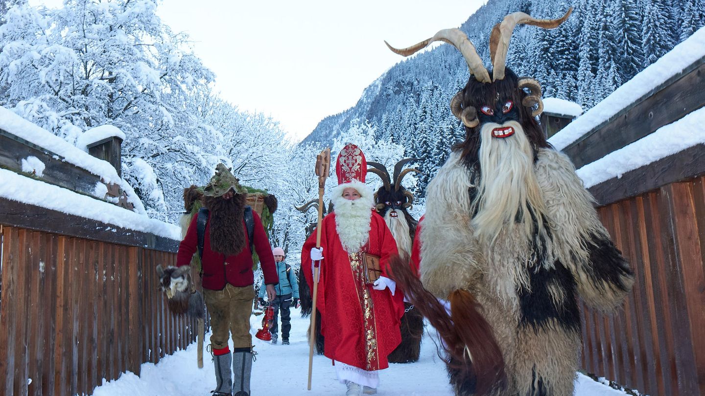 Alter-Adventsbrauch-Der-Nikolaus-und-sein-gruseliger-Begleiter-Warum-der-Krampus-auch-heute-noch-sein-muss-Eine-Liebeserkl-rung