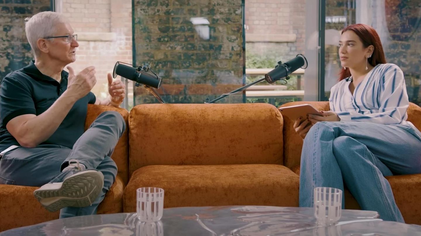 Im Gespräch mit Dua Lipa sprach Apple-Chef Tim Cook auch über die Bewerber-Auswahl   