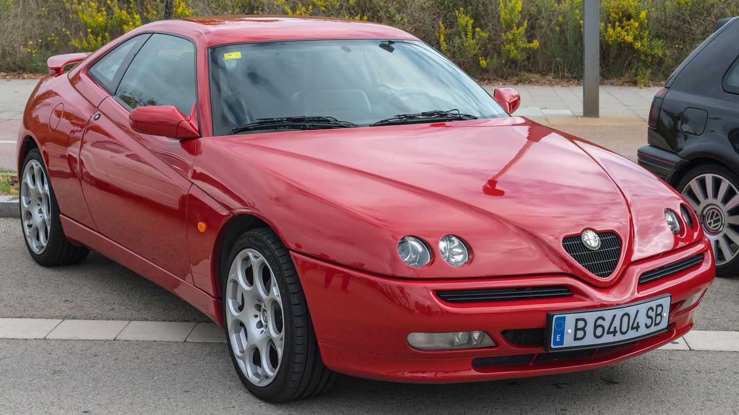 Alfa Romeo GTV 216