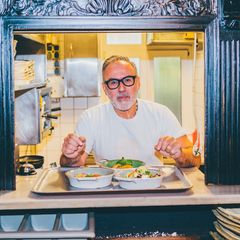 Michalis Josing betreibt in Hamburg u.a. das Restaurant "Dionysos"