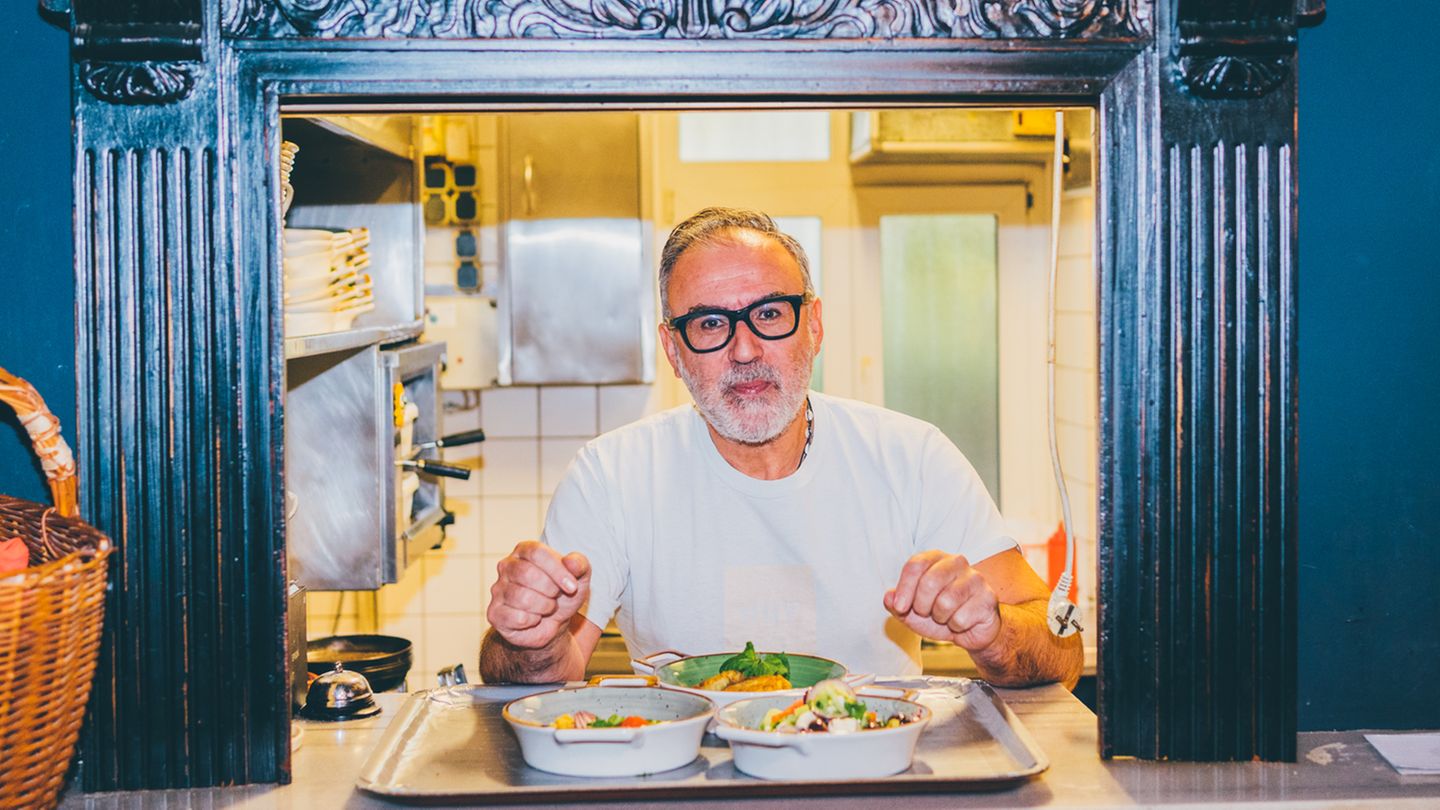 Michalis Josing betreibt in Hamburg u.a. das Restaurant "Dionysos"