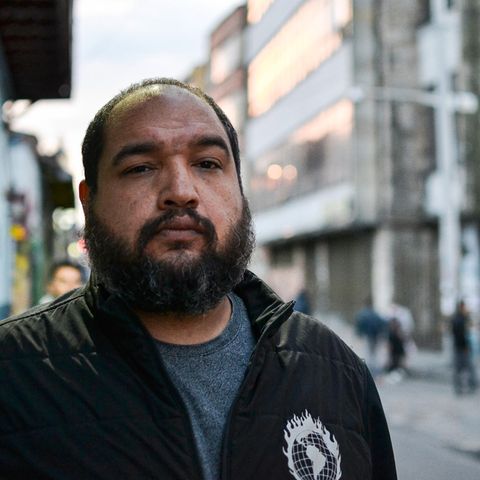 Umweltschützer Óscar Sampayo in seinem Exil, Kolumbiens Hauptstadt Bogotá. Schutz allerdings braucht er auch hier