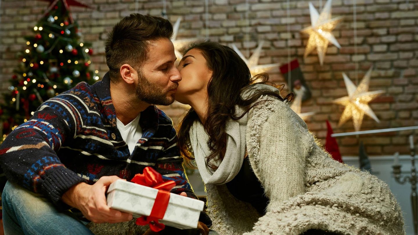 Konflikte unterm Baum: Fünf Wege, wie man die Beziehung friedlich durch die Weihnachtszeit manövriert