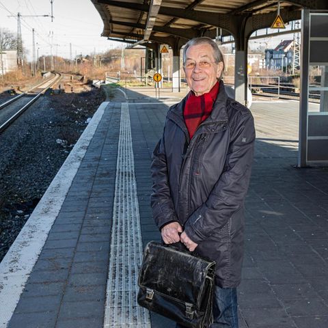 Franz Müntefering, ehemaliger SPD-Vorsitzender und Vize-Kanzler, am Bahnhof seiner Heimatstadt Herne in Nordrhein-Westfalen