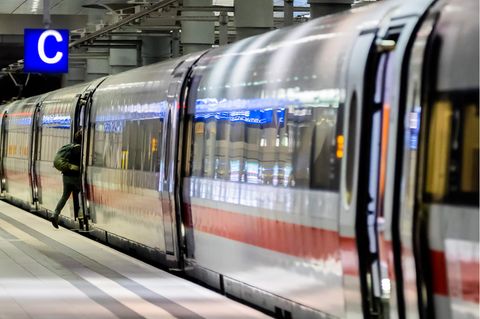 Ein ICE am Berliner Hauptbahnhof (Archivbild)