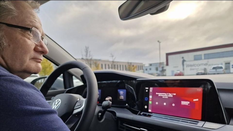 Drei Fragen an den ehemaligen Cheffahrer der Linksfraktion Drei Fragen an den ehemaligen Cheffahrer der Linksfraktion
