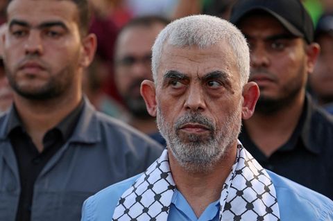 Yahya Sinwar im Oktober 2022 bei einer Demonstration der Hamas im Gazastreifen