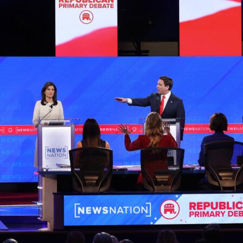 Von links nach rechts: Chris Christie, früherer Giouverneur von New Jersey; Nikki Haley, frühere Botschafterin bei den Vereinten Nationen; Ron DeSantis, Gouverneur von Florida und Unternehmer Vivek Ramaswamy