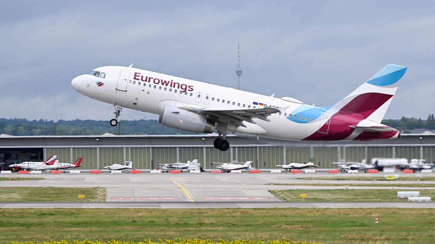 Auch eine deutsche Airline landet auf dem Siegertreppchen: Die Lufthansa-Tocher Eurowings belegt den zweiten Platz im Ranking. Die Billigfluggesellschaft befördert mit rund 500 Flügen am Tag mehrere zehntausend Passagiere durch ganz Europa