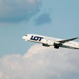 Die größte polnische Fluggesellschaft kommt bei Passagieren offenbar gut an: LOT Polish Airlines belegt den dritten Platz im Ranking. Mit einer Flottenstärke von 73 Fliegern steuert die Airline heute Ziele auf der ganzen Welt an – darunter auch viele Städte in Deutschland oder Fernziele in Kanada und den USA an