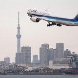 Die japanische Airline All Nippon Airways ist ein echtes Urgestein im Luftfahrtgeschäft. Seit der Gründung im Jahr 1952 hat die Fluggesellschaft bereits einige Veränderungen mitgemacht. Kein Wunder, dass sie mit 260 Flugzeugen eine stolze Flotte besitzt