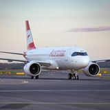 Ursprünglich war Austrian Airlines eine staatliche Fluggesellschaft von Österreich. Seit 2009 gehört sie allerdings zur Lufthansa-Gruppe – und fliegt mit insgesamt 130 Fliegern Ziele auf der ganzen Welt an. Und das mit dem gewissen Etwas: Vor der Landung bekommt jeder Passagier ein kleines Schokoladentäfelchen mit dem landestypischen Gruß "Servus"