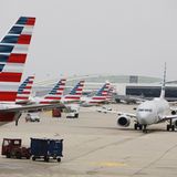 Im Jahr 1926 wurde die Fluggesellschaft American Airlines gegründet. Mit Frankfurt und München steuert die US-amerikanische Airline auch Airports in Deutschland regelmäßig an. Mit mehr als 800 Flugzeugen gilt die Airline als eine der größten weltweit