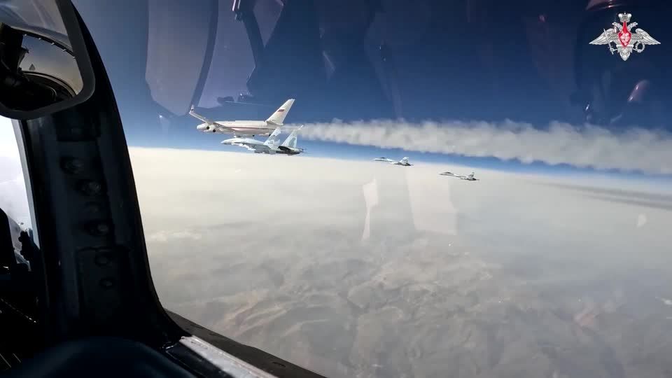 Video: Staatsbesuch mit Kampfjets