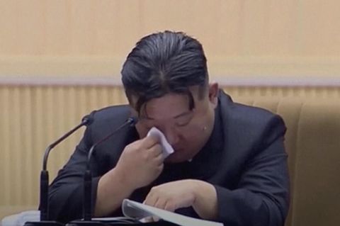 Kim Jong Un weint wegen zu niedriger Geburtenraten in Nordkorea (Video)
