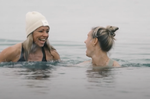 Fußball: "Macht das auch" – DFB-Frauen versuchen sich im Eisbaden