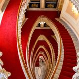 Es ist immer eine Frage der Perspektive: Von diesem Blickwinkel aus kann auch ein ovales Treppenhaus an eine Vulva erinnern. 