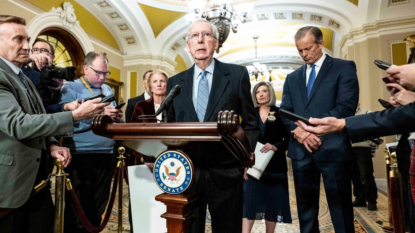 Derrepublikanische Minderheitsführer im Senat, Mitch McConnell spricht zu Reportern