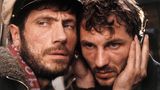 Diese Rolle machte ihn berühmt: In Wolfgang Petersens Kriegsdrama "Das Boot" spielt der damals 30-Jährige den Funkmaat Hinrich. Der Film wurde auch international ein Erfolg - und verhalft dem Schauspielensemble um Jürgen Prochnow (l.), Herbert Grönemeyer, Martin Semmelrogge, Claude-Oliver Rudolph, Ralf Richter, Otto Sander und Heinz Hoenig zu internationaler Prominenz.