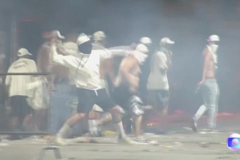 Video: Brasilien: Fußballfans randalieren nach Abstieg von FC Santos