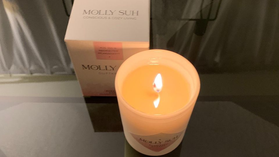 Molly Suh aus DHDL: Die Duftkerze brennt.