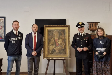 Die Carabinieri präsentieren das wiedergefundene Gemälde "Madonna mit dem Kind" von Botticelli 