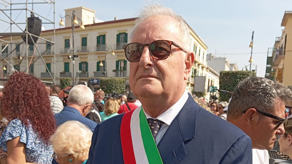 Botticellis "Madonna mit dem Kind": Gragnanos Vizebürgermeister Andrea Gaudino sagt, es sei der Familie schwer gefallen, sich von dem Botticelli zu trennen: "Es flossen Tränen." Gragnanos Vizebürgermeister Andrea Gaudino sagt, es sei der Familie schwer gefallen, sich von dem Botticelli zu trennen: "Es flossen Tränen."