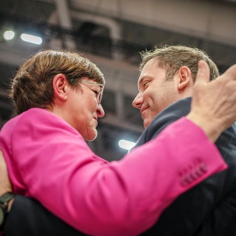 Saskia Esken und Lars Klingbeil sind seit zwei Jahren Bundesvorsitzende der SPD – und bleiben es zwei weitere Jahre