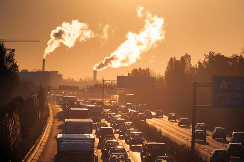 Stau auf der A113 bei Berlin: Deutschland belegt im Klima-Schutz-Index Rang 14