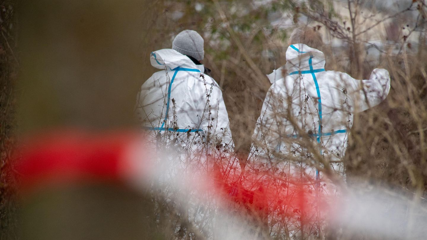 Spurensicherung am Fundort: In Pasewalk ist eine 18-Jährige tot aufgefunden worden